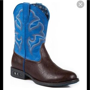 New with tags, boy’s boots